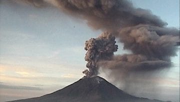 Volcán Popocatépetl registra explosión de unos 8 kilómetros de altura