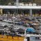 Varias filas de autos esperan cruzar a EEUU en el cruce fronterizo de San Ysidro