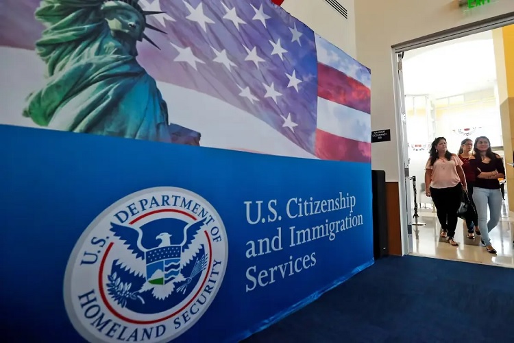 Juez federal anula cuota de 100 mil dólares para visas H-1B 1 02 8