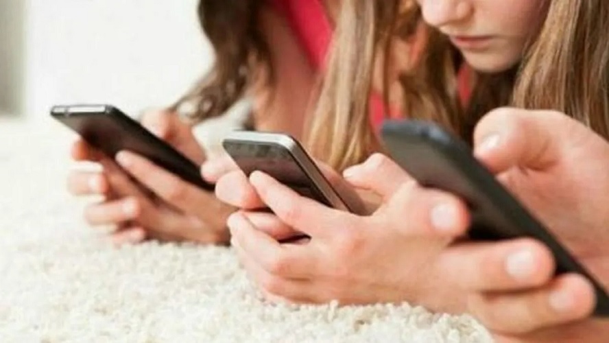 Canadá busca restringir el acceso a redes sociales para menores de 16 años 3 06 10