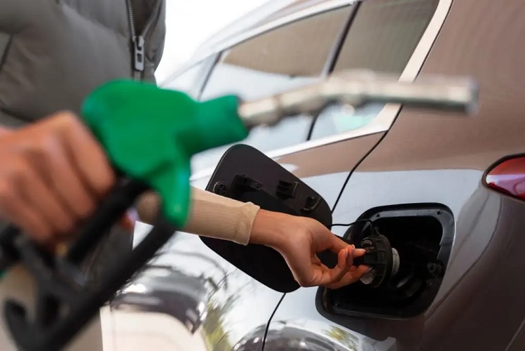 Trump exige bajar el precio de la gasolina 4 06 30