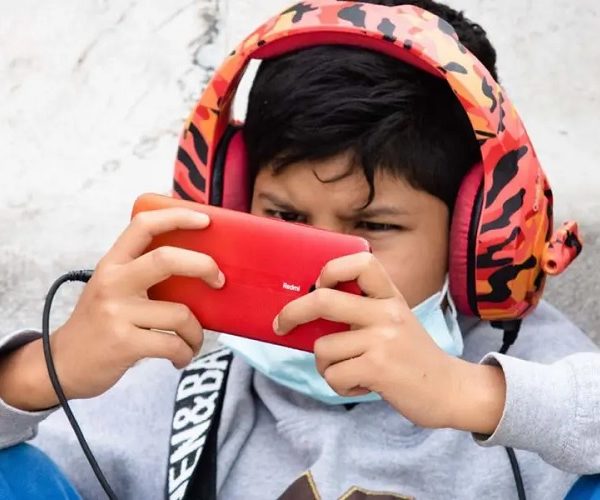Presidencia propone regular el uso de pantallas y redes sociales para proteger la salud infantil 8 07 16