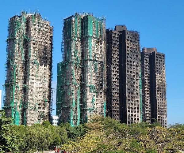 Siete personas y dos empresas enfrentan proceso por incendio que dejó 168 muertos en Wang Fuk Court 5 08 9