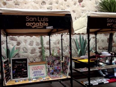 Entrega Ayuntamiento Capitalino nuevas estructuras a artesanos y comerciantes del callejón de San Francisco 6 Claudio02ImagenCallejon