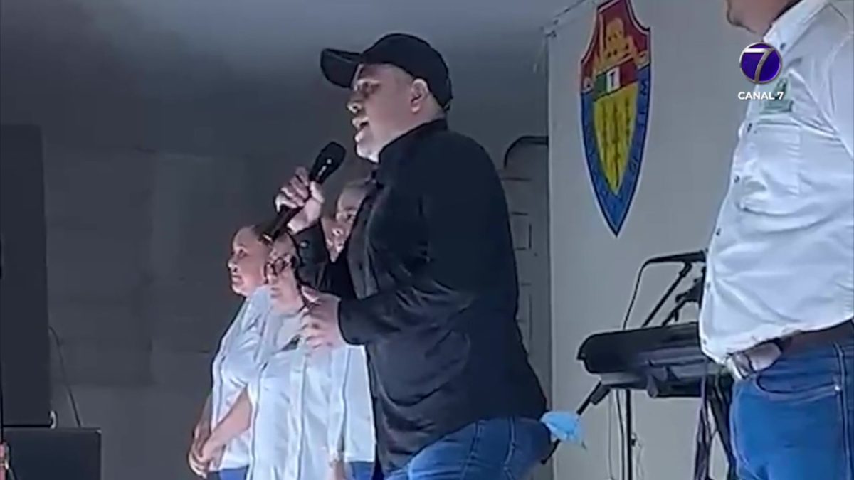 Tras polémica invitación, festejo del Día del Padre en El Naranjo habría sido efectuado sin "chicas buena onda" 1 Osvi04DiaDelPadre
