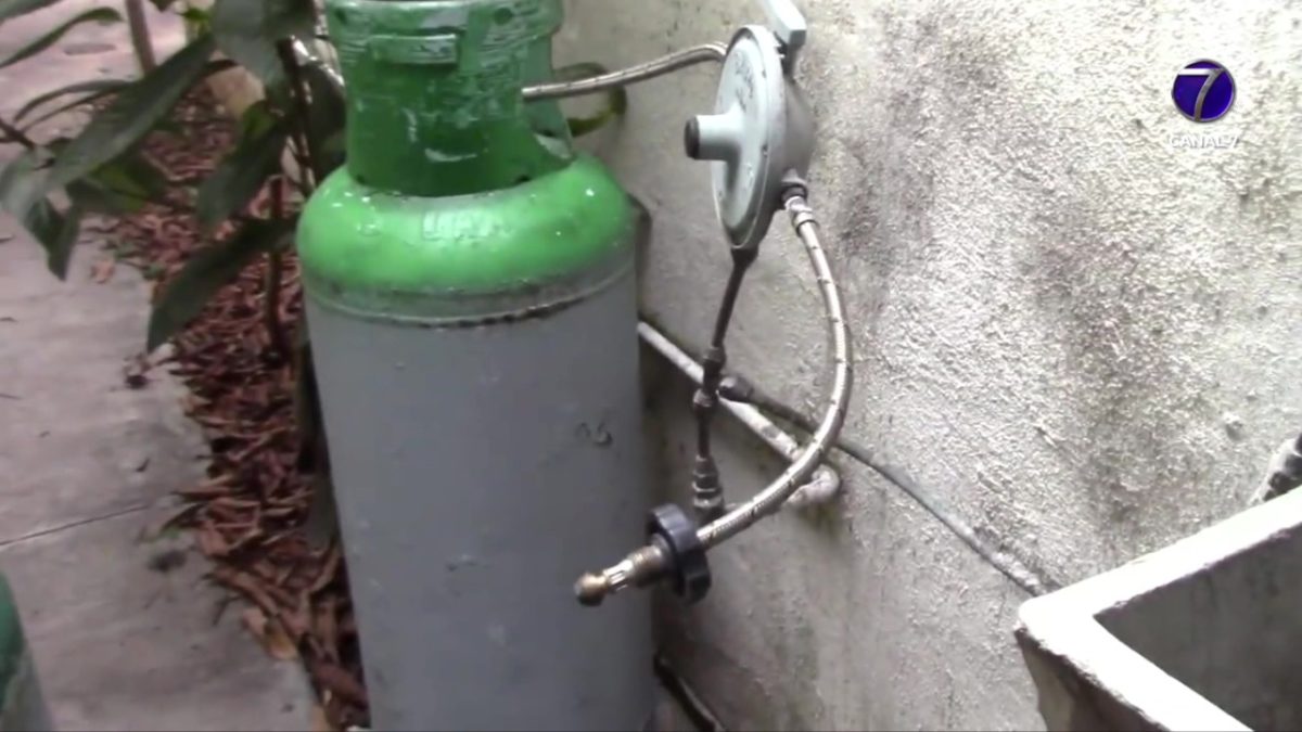 Poky01BomberoFugas