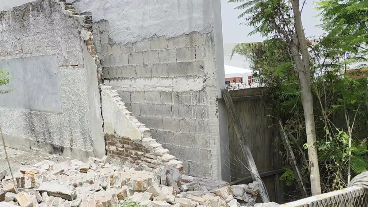Tras colapso de barda en escuela primaria de Cárdenas, solicitan intervención y mantenimiento urgente a las autoridades 3 Xochi01BardaEsceulaCardenas