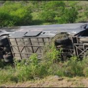 Vuelca autobús que trasladaba jornaleros agrícolas en carretera Rioverde-Ciudad Valles 13 Xochi02Autobus