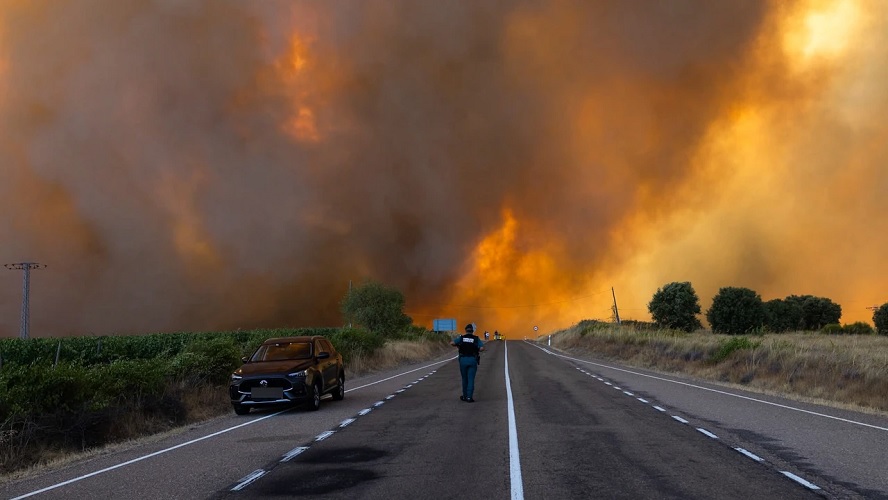 Incendio en Fermoselle consume 11 mil hectáreas y obliga a evacuaciones en el oeste de España 2 04 21