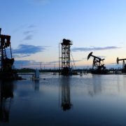 Reportan caída del precio del petróleo tras declaraciones de Irán sobre negociaciones con EUA 12 06 12