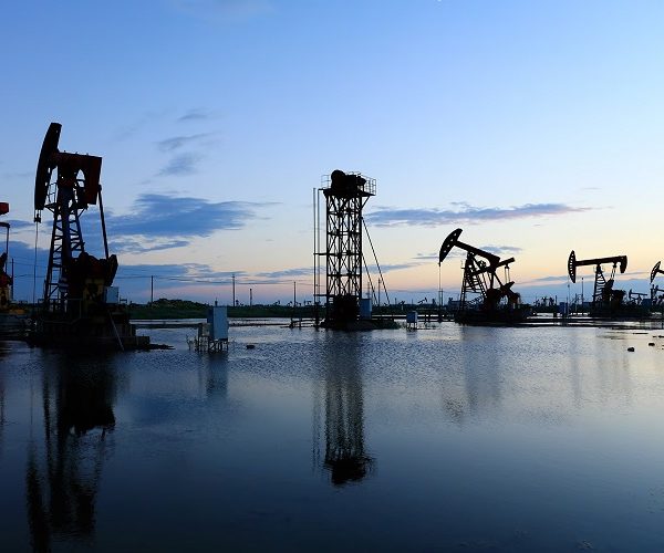 Reportan caída del precio del petróleo tras declaraciones de Irán sobre negociaciones con EUA 5 06 12