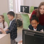 Aumento de casi seis por ciento anual en colegiaturas, presiona a familias 11 Economia01Privada
