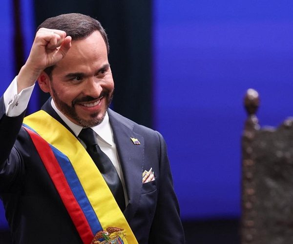 De la Espriella asume el poder en Colombia y promete combatir a los grupos armados 8 04 7