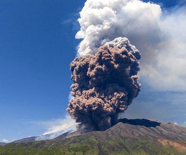 Volcán Etna vuelve a entrar en erupción 5 06 18