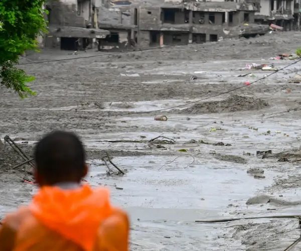 Inundaciones en Nepal y Tíbet dejan al menos 160 muertos y cientos de desaparecidos 6 10 22