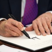 Trump plantea renombrar el Atlántico o el Pacífico como “océano América” 9 10 23