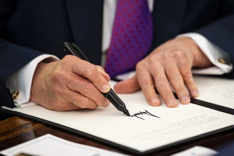 Trump plantea renombrar el Atlántico o el Pacífico como “océano América” 2 10 23