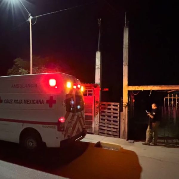 Presunta agresión de sujeto en estado inconveniente, fue reportada hacia mujer y menor de edad; paramédicos y agentes de seguridad intervinieron 5 Xochi01MujerMenor