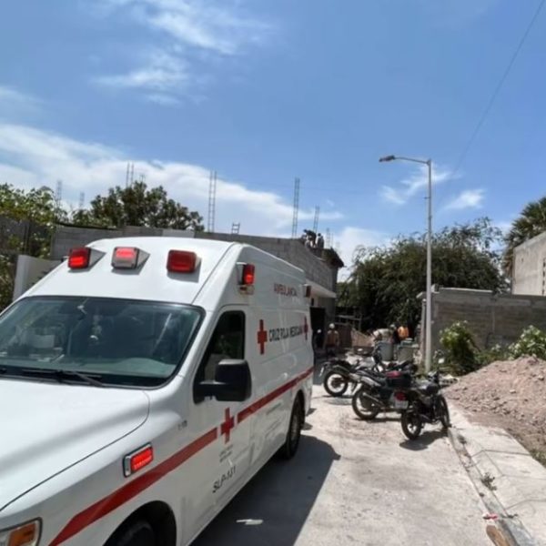 Hospitalizan a hombre tras caer de andamio en el centro de Rioverde