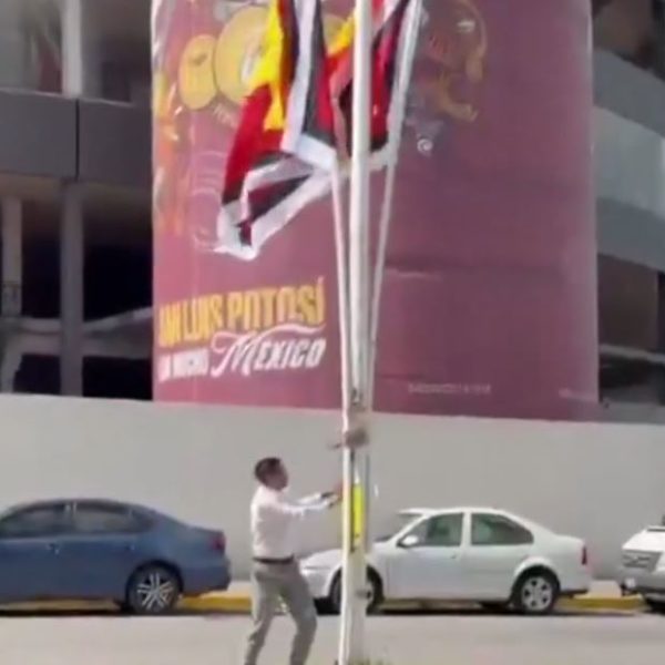 Retiran banderas del PT durante visita de Claudia Sheinbaum
